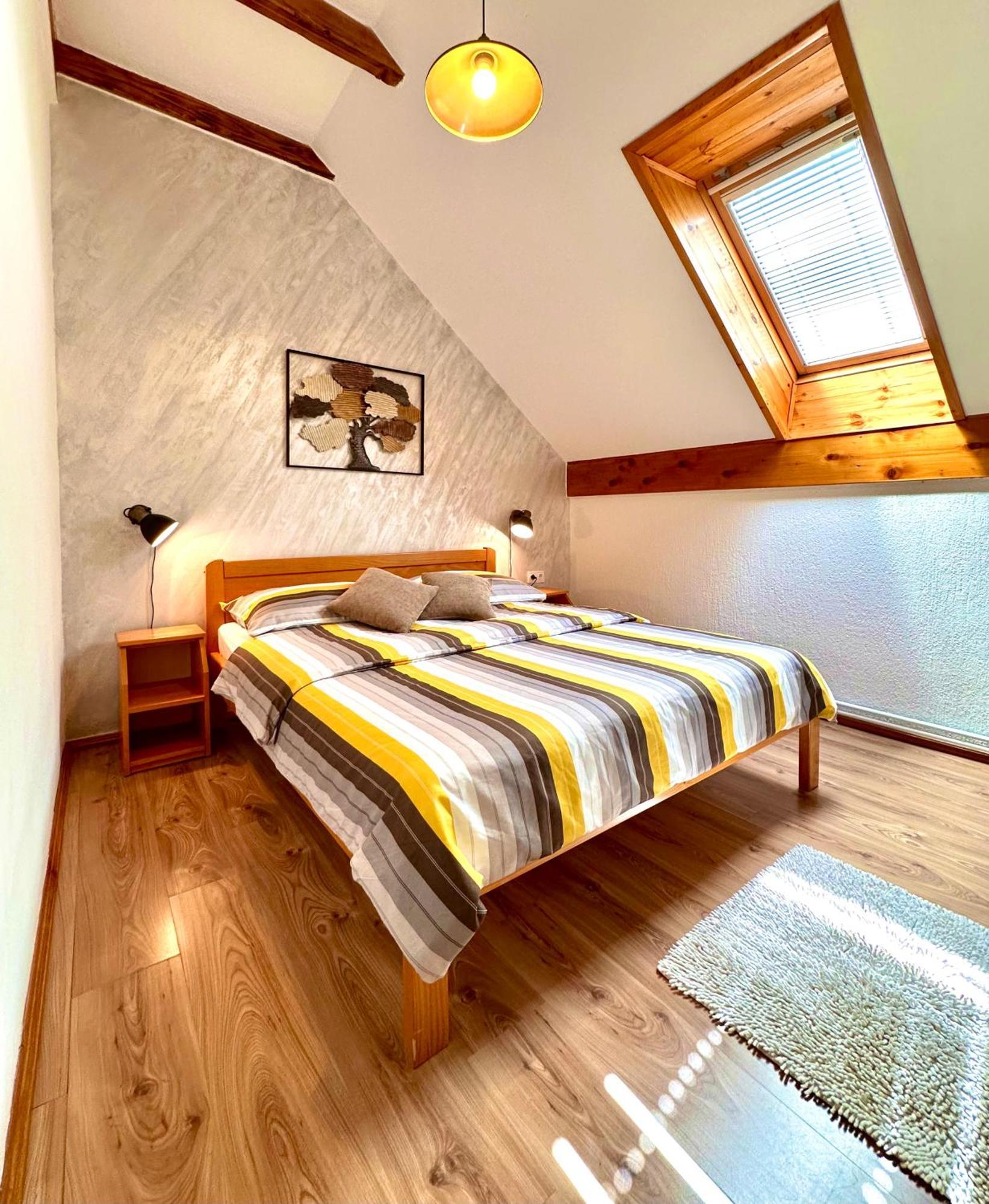 Apartments Sanja Rakovica Bagian luar foto