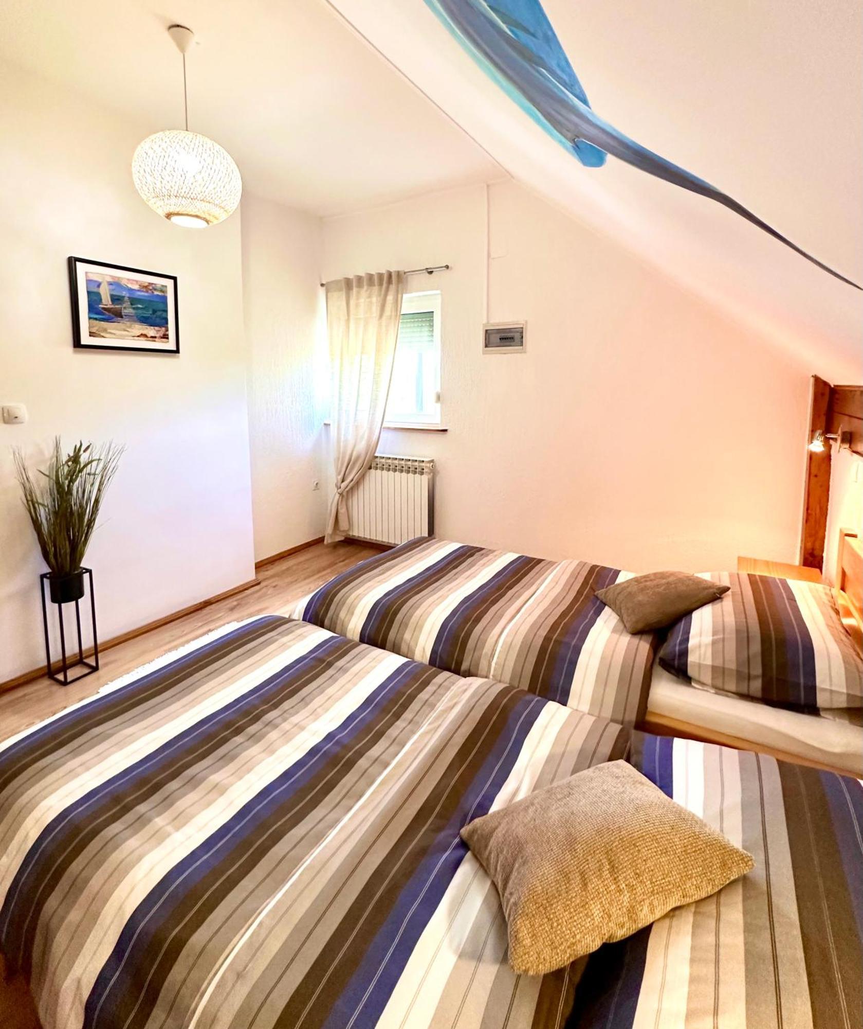 Apartments Sanja Rakovica Bagian luar foto