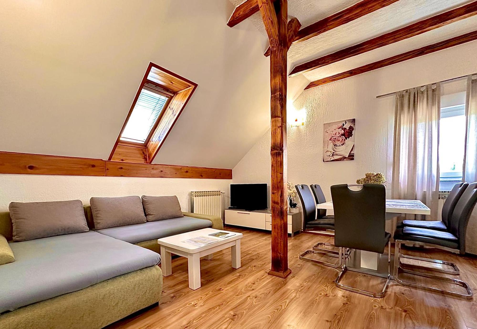 Apartments Sanja Rakovica Bagian luar foto